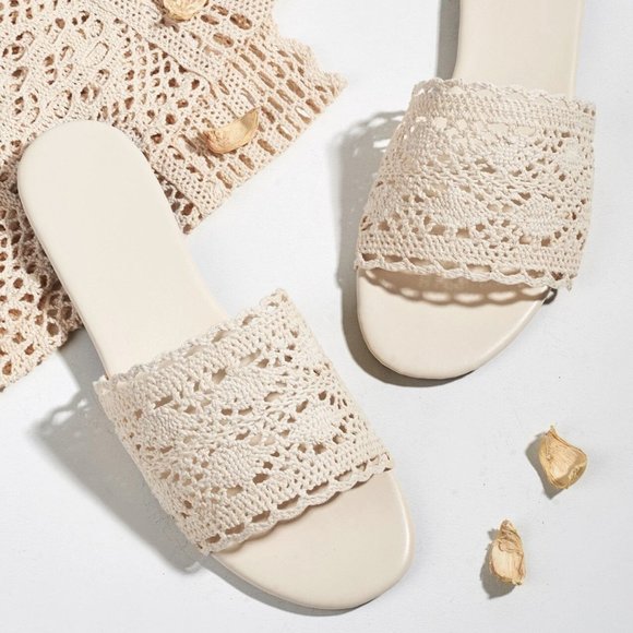 Lace flower cream/beige flat sandals - Size 9 - Picture 1 of 3